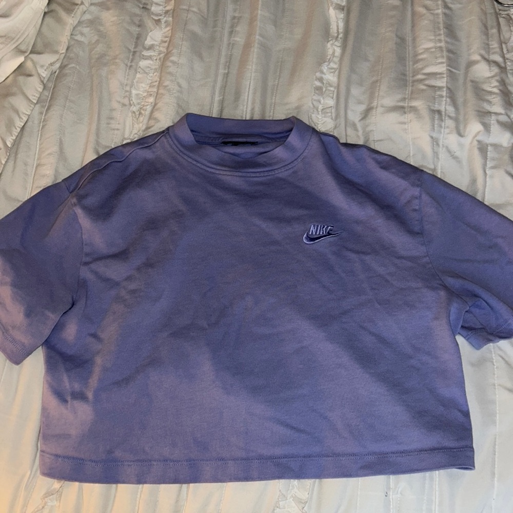 Purple cropped Nike shortsleeve